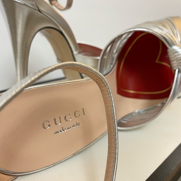 GUCCI Metallic Leather Sandals - Picture 4 of 13